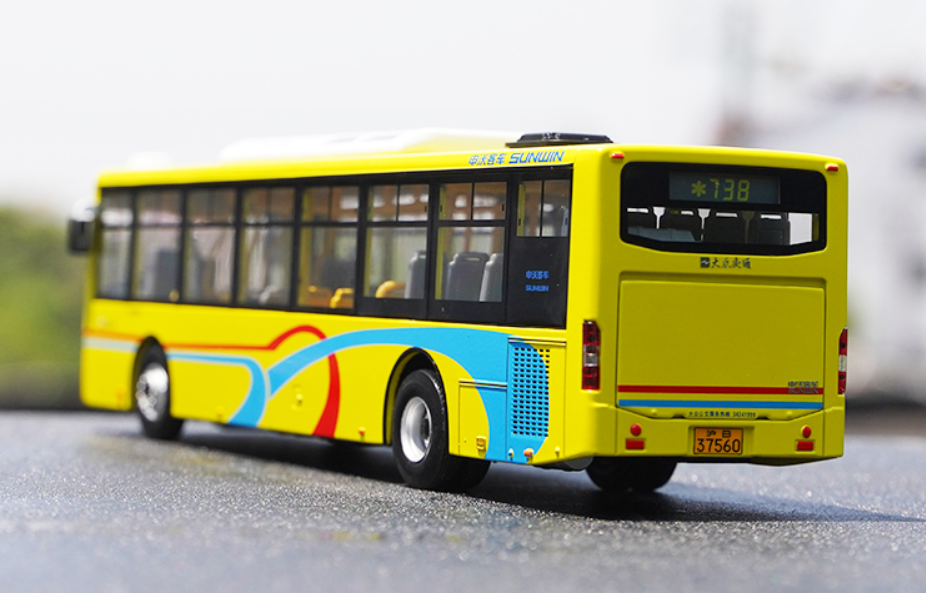 Original factory 1:42 Shanghai Shenwo diecast city bus model Shenwo Square model 6116HG alloy bus model for gift