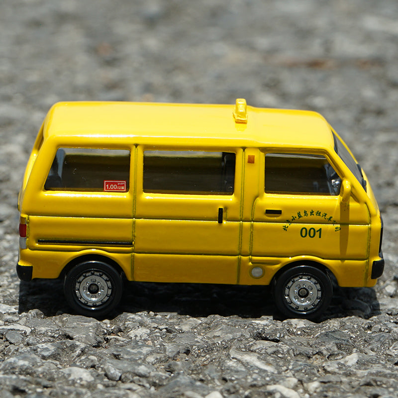 Tianjin Daihatsu Dafa minibus taxi alloy car model nostalgic toy 1/50 small proportion diecast toy car models