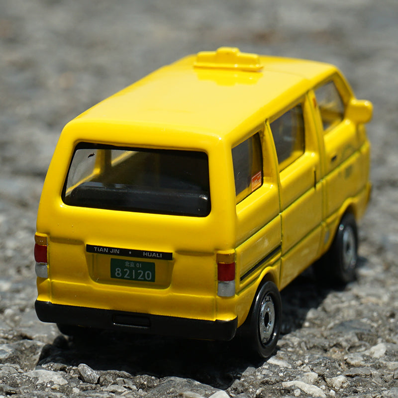 Tianjin Daihatsu Dafa minibus taxi alloy car model nostalgic toy 1/50 small proportion diecast toy car models