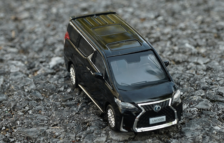 Original factory 1:64 Lexus DCT LM300 diecast Nanny car model small scale alloy commercial MPV toy model