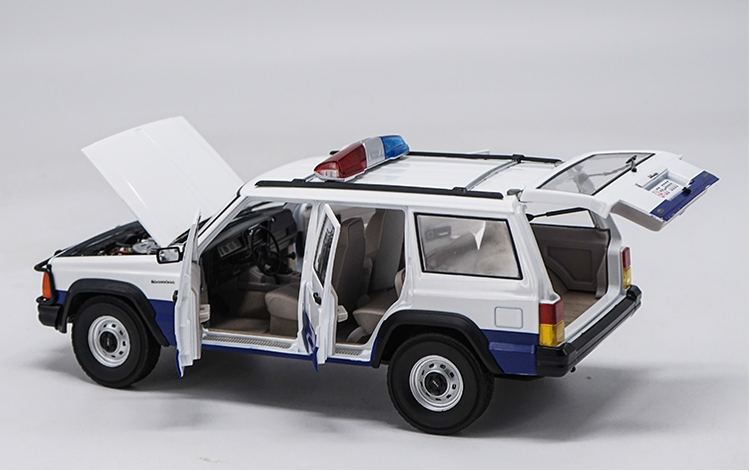 Original factory 1:18  beijing jeep 2500 Jeep Cherokee classic metal  toy models for Birthday/christmas gifts, collection