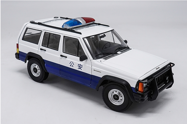 Original factory 1:18  beijing jeep 2500 Jeep Cherokee classic metal  toy models for Birthday/christmas gifts, collection