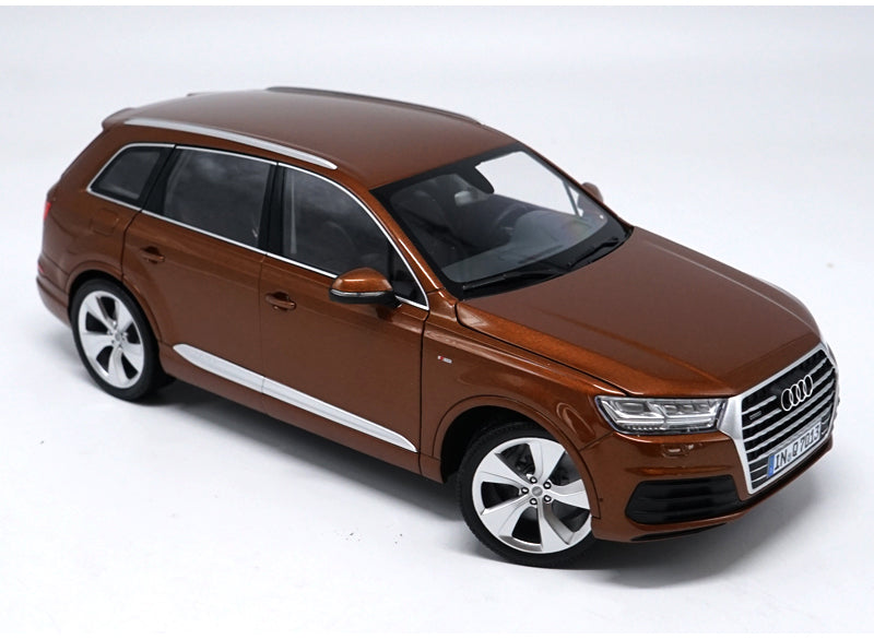 Original factory authentic Minichamps 1:18 AUDI Q7 SUV New Q7 diecast car model with small gift