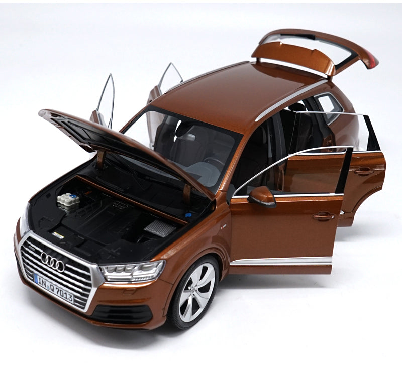 Original factory authentic Minichamps 1:18 AUDI Q7 SUV New Q7 diecast car model with small gift