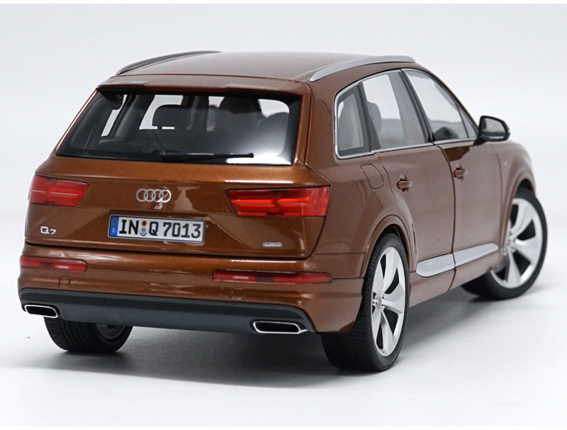 Original factory authentic Minichamps 1:18 AUDI Q7 SUV New Q7 diecast car model with small gift