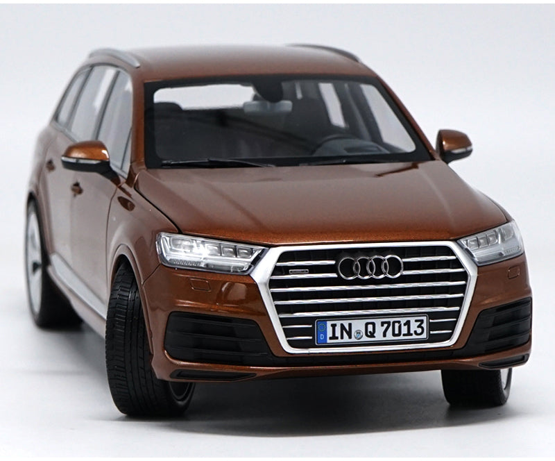 Original factory authentic Minichamps 1:18 AUDI Q7 SUV New Q7 diecast car model with small gift