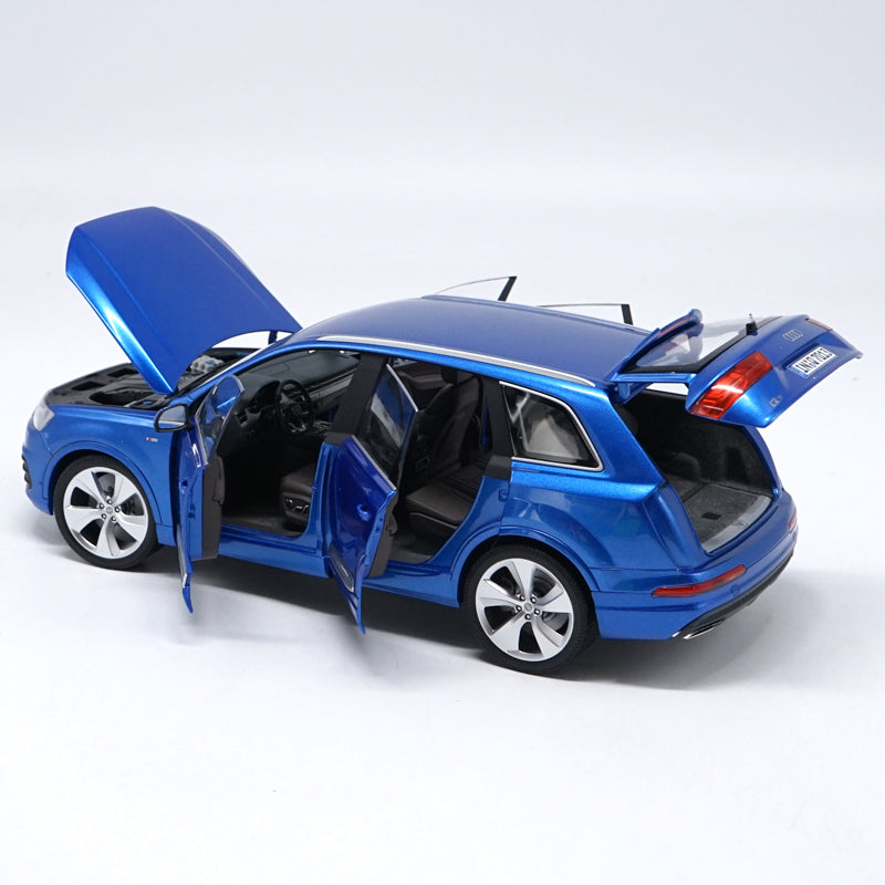 Original factory authentic Minichamps 1:18 AUDI Q7 SUV New Q7 diecast car model with small gift