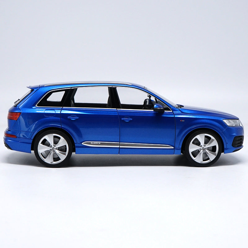 Original factory authentic Minichamps 1:18 AUDI Q7 SUV New Q7 diecast car model with small gift