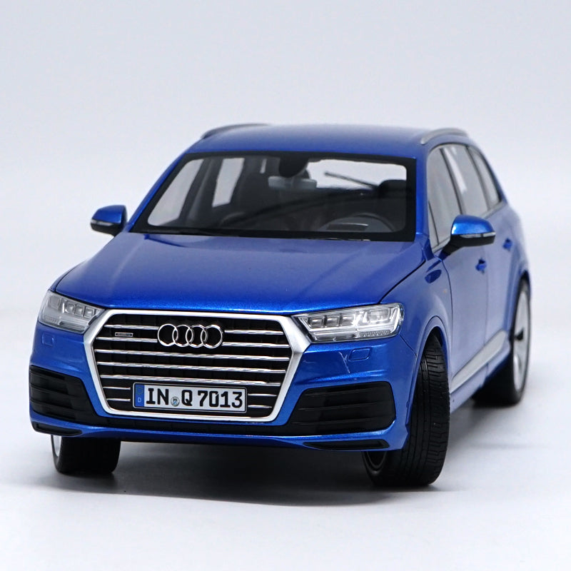 Original factory authentic Minichamps 1:18 AUDI Q7 SUV New Q7 diecast car model with small gift