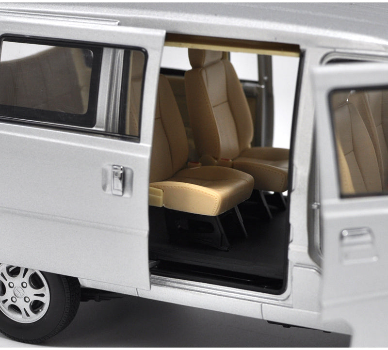 Original factory authentic 1:18 BAW 306 BC306Z alloy van car model diecast car model with small gift