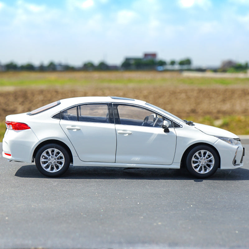 1:18 diecast toyota Corolla 12th version collectible model 2019 in Red/whit/Blue version with small gift