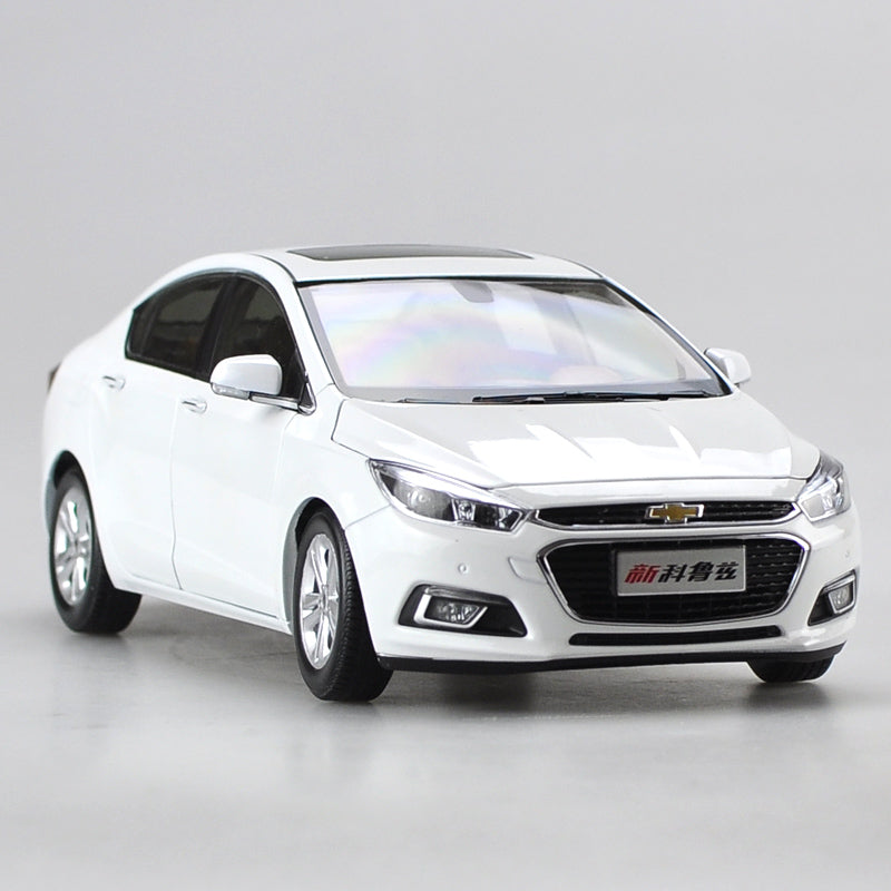 Original factory authentic 1:18 Chevrolet New Cruze 2015 diecast car model with small gift