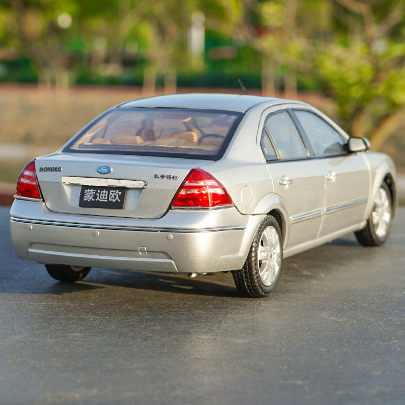 Original factory authentic 1:18 Classic FORD MONDEO diecast car model for toys, gift, collection