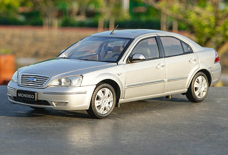 Original factory authentic 1:18 Classic FORD MONDEO diecast car model for toys, gift, collection