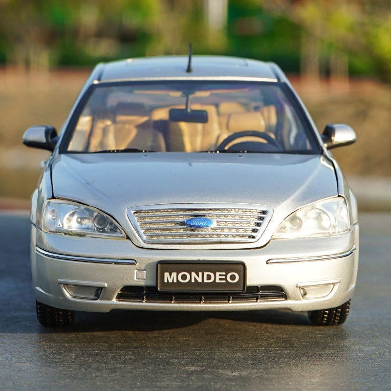 Original factory authentic 1:18 Classic FORD MONDEO diecast car model for toys, gift, collection