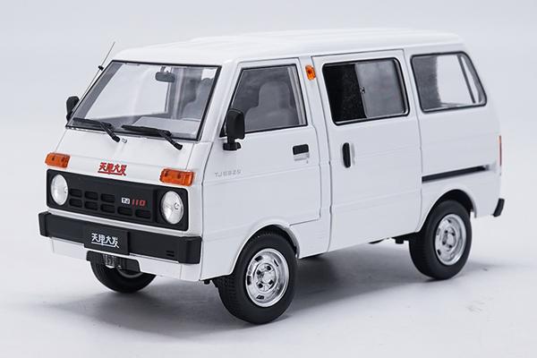 1/18 Die cast Tianjin DAFA HUALI TJ110 ( DAIHATSU ) van Taxi wagon model Red version