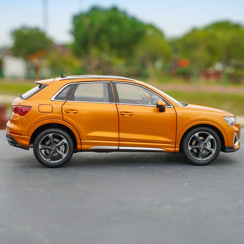 1:18 Diecast All New AUDI Q3 2019 version metal SUV car model with small gift