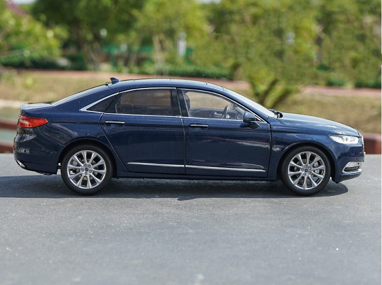 Original factory authentic 1:18 FORD TAURUS 2015 version diecast car model with small gift