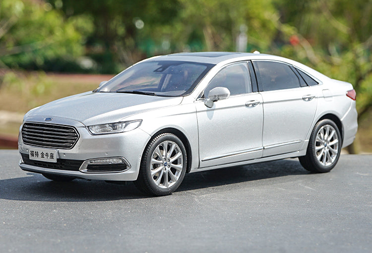 Original factory authentic 1:18 FORD TAURUS 2015 version diecast car model with small gift
