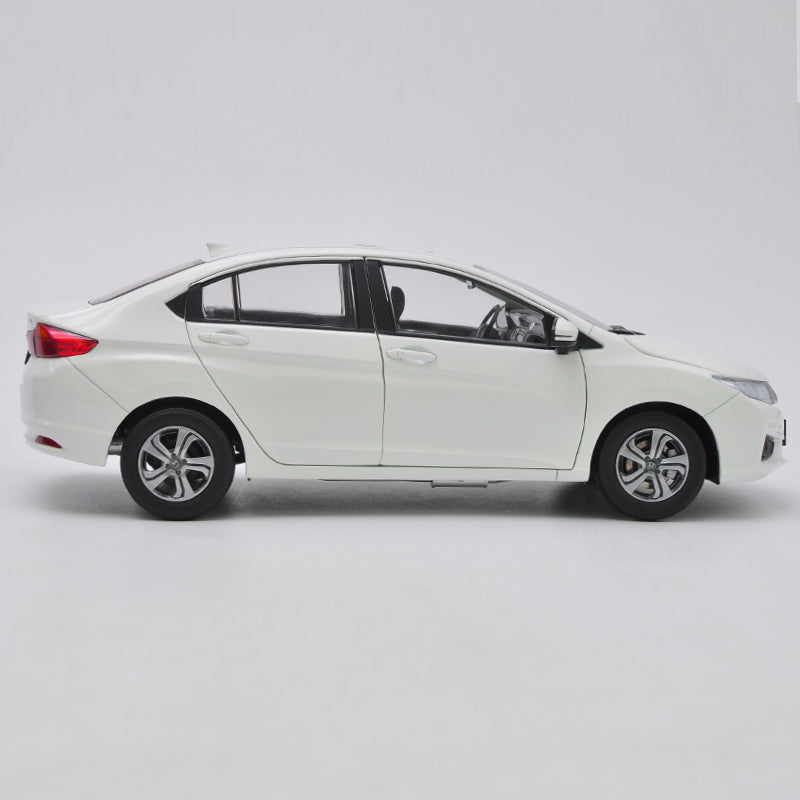 Original factory authentic 118 HONDA CITY 2015 version diecast car mo