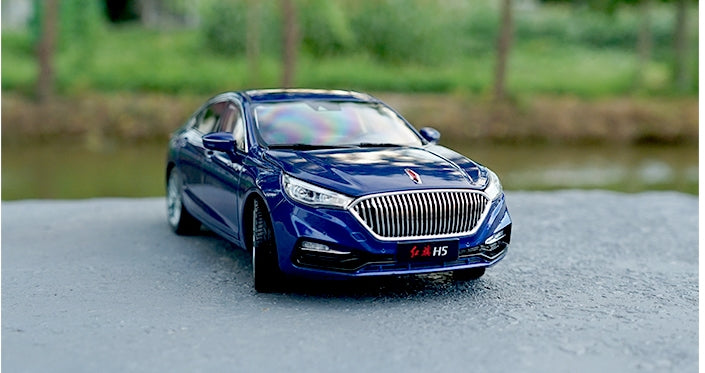 Original factory exquisite diecast 1:18 Hongqi H5 HK centry dragon H5 diecast car models for gift, collection
