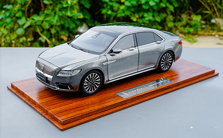 Original factory authentic 1/18 Lincoln CONTINENTAL diecast car