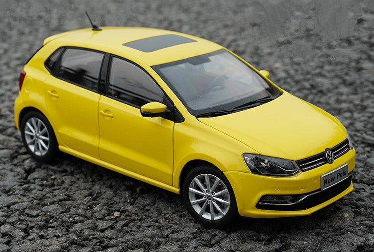 Original factory authentic 1:18 NEW POLO 2016 green/RED/yellow diecast sedan car model for gift, toys, collection