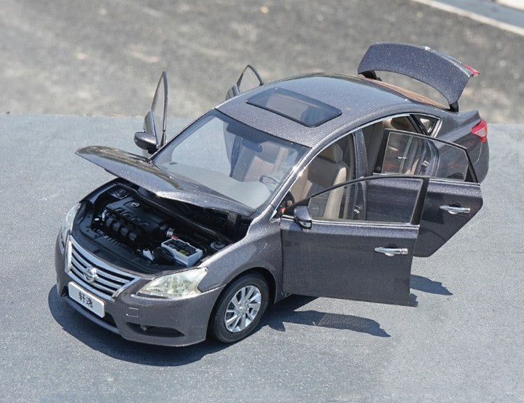 Original factory authentic 1:18 NISSAN SYLPHY diecast car model with small gift