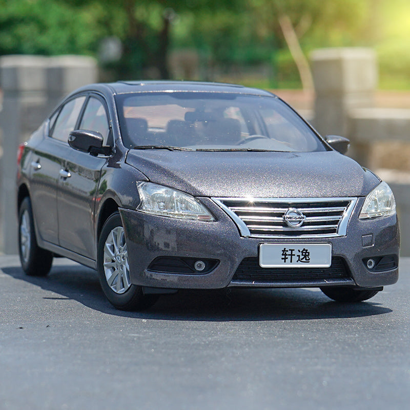 Original factory authentic 1:18 NISSAN SYLPHY diecast car model with small gift