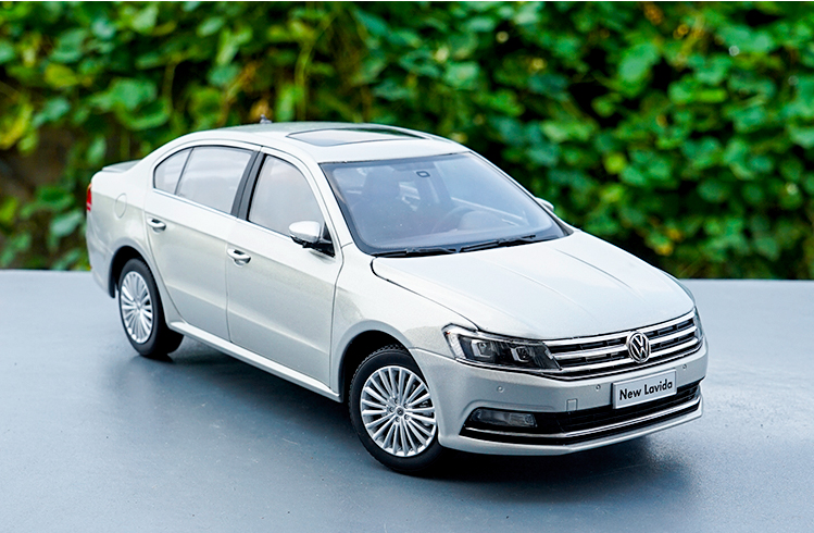 Original factory 1:18 Volkswagen New Lavida 2016 Version diecast car model with small gift