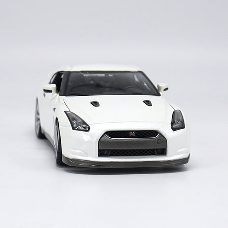 Original factory authentic 1:18 Nissan GTR R35 2009 diecast metal car model with small gift