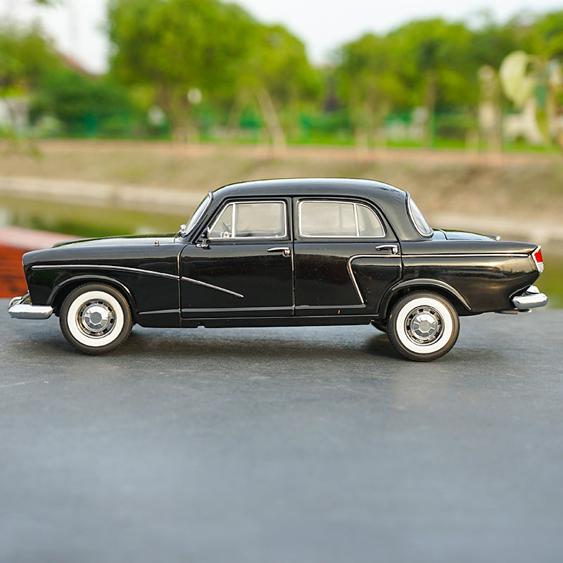 Original factory authentic 1:18 SH760 vintage car 1964 collecting Souvenir kids/adults diecast car model with small gift