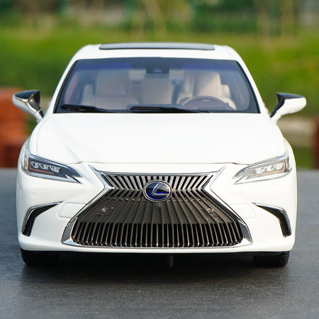 1:18 Scale Lexus ES ES300H 2019 Diecast Model Car WITH SAMLL GIFT