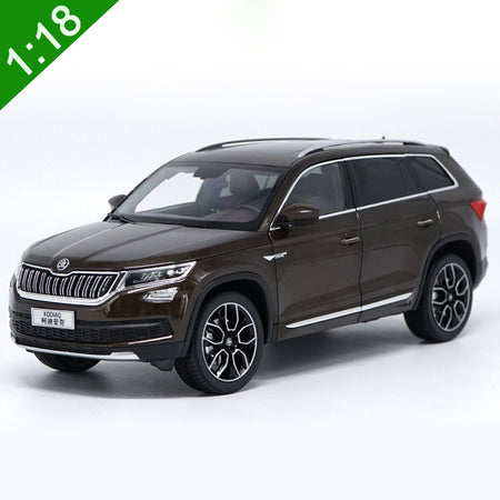 Original factory authentic 1:18 Skoda Kodiaq diecast car model with small gift