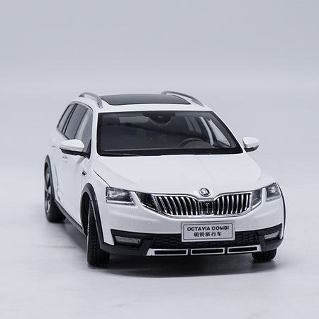 Original factory authentic 1/18 Skoda Octavia Combi Wagon diecast metal car model with small gift