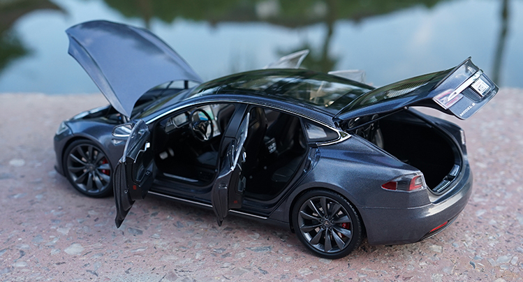 Original factory authentic 1 18 TESLA MODEL S P100D diecast car