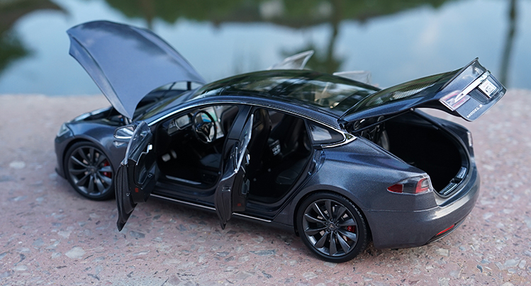 Mein Tesla Model S 1:18 