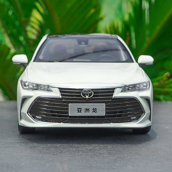 1 18 TOYOTA AVALON ORIGINAL BLACK CARBON CRYSTAL BROWN CAR COLLECTION Classic Models Wholesale Store
