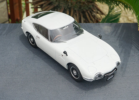 1:18 Triple 9 1967 Toyota 2000 GT Gloss Red Color metal car model