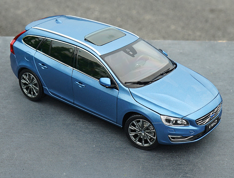 Original factory authentic 1:18 Volvo V60 wagon diecast car models with small gift