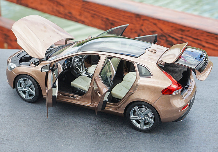 Original factory authentic 1 18 VOLVO V40 wagon diecast car model with Classic Models Wholesale Store