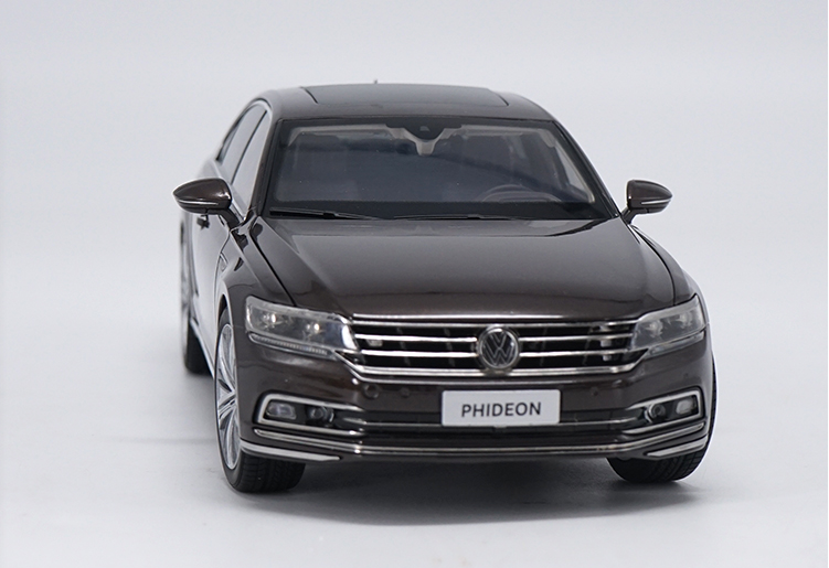 Original factory authentic 1:18 VW PHIDEON alloy toy scale model, diecast car model with small gift