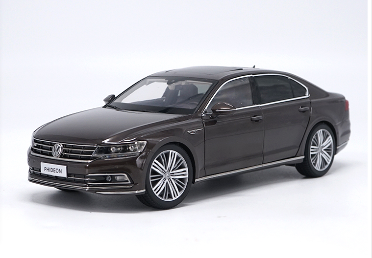 Original factory authentic 1:18 VW PHIDEON alloy toy scale model, diecast car model with small gift