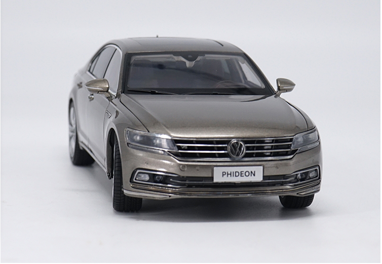 Original factory authentic 1:18 VW PHIDEON alloy toy scale model, diecast car model with small gift