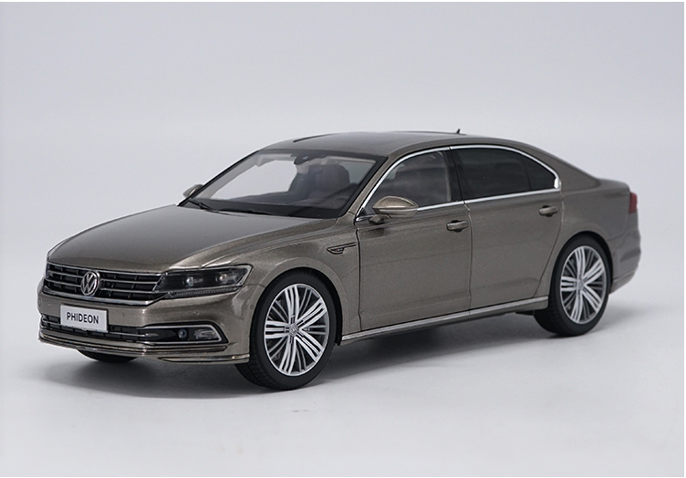 Original factory authentic 1:18 VW PHIDEON alloy toy scale model, diecast car model with small gift