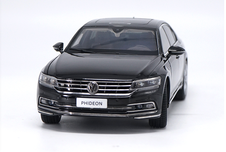 Original factory authentic 1:18 VW PHIDEON alloy toy scale model, diecast car model with small gift