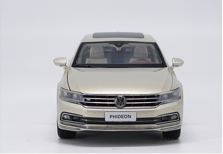 Original factory authentic 1:18 VW PHIDEON alloy toy scale model, diecast car model with small gift