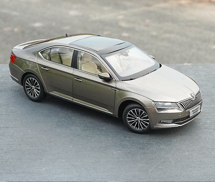 Original factory authentic 1:18 VW SKODA Brand new SUPERB diecast model with small gift