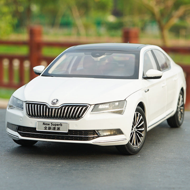 Original factory authentic 1:18 VW SKODA Brand new SUPERB diecast model with small gift