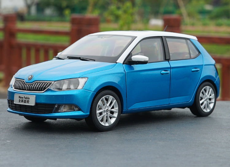 Original factory authentic 1:18 VW Skoda NEW Fabia diecast sedan car model for toys, gift, collection